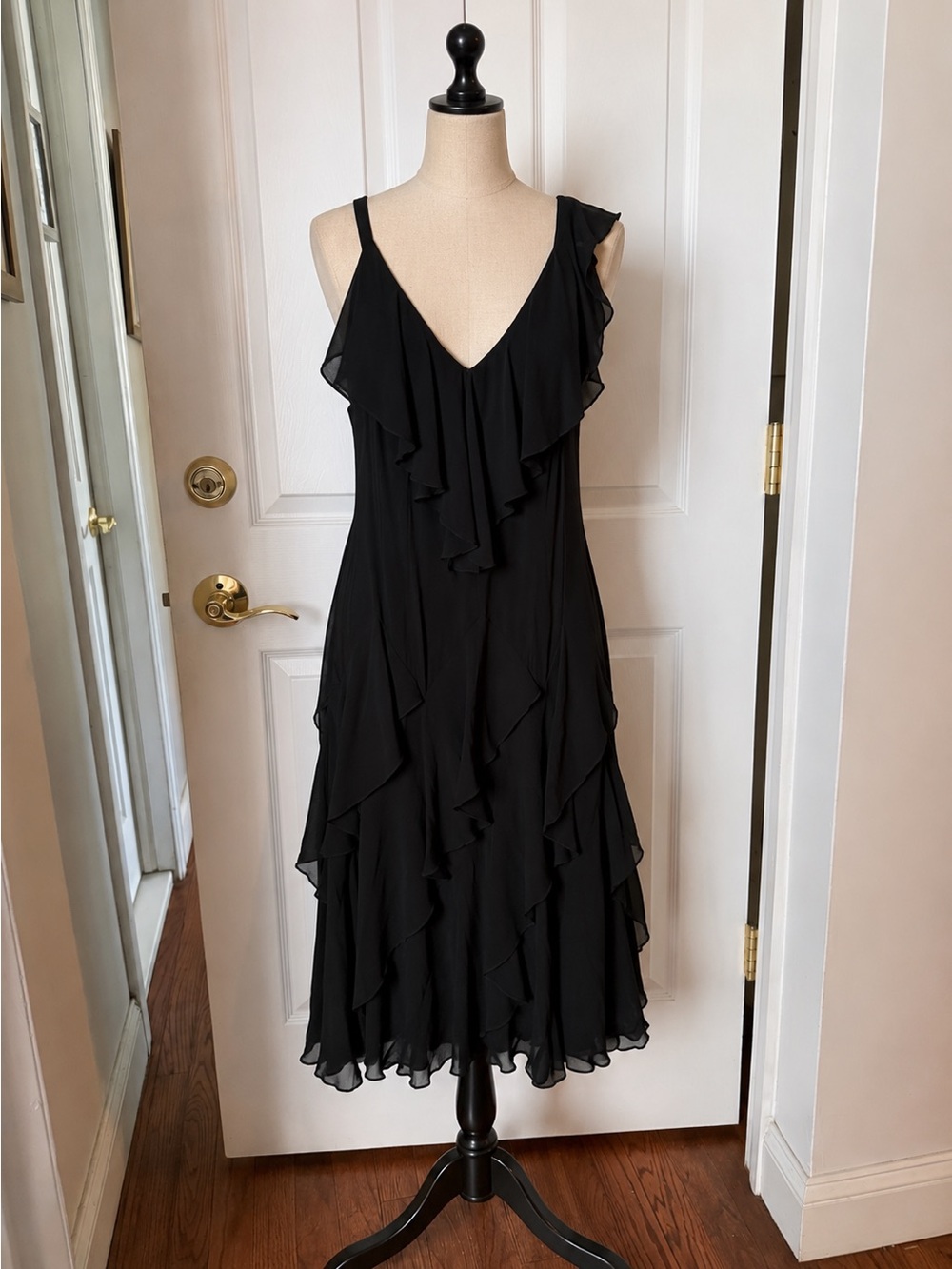 Robbie bee Women's Black Ruffle V-Neck Dress size 16w‎